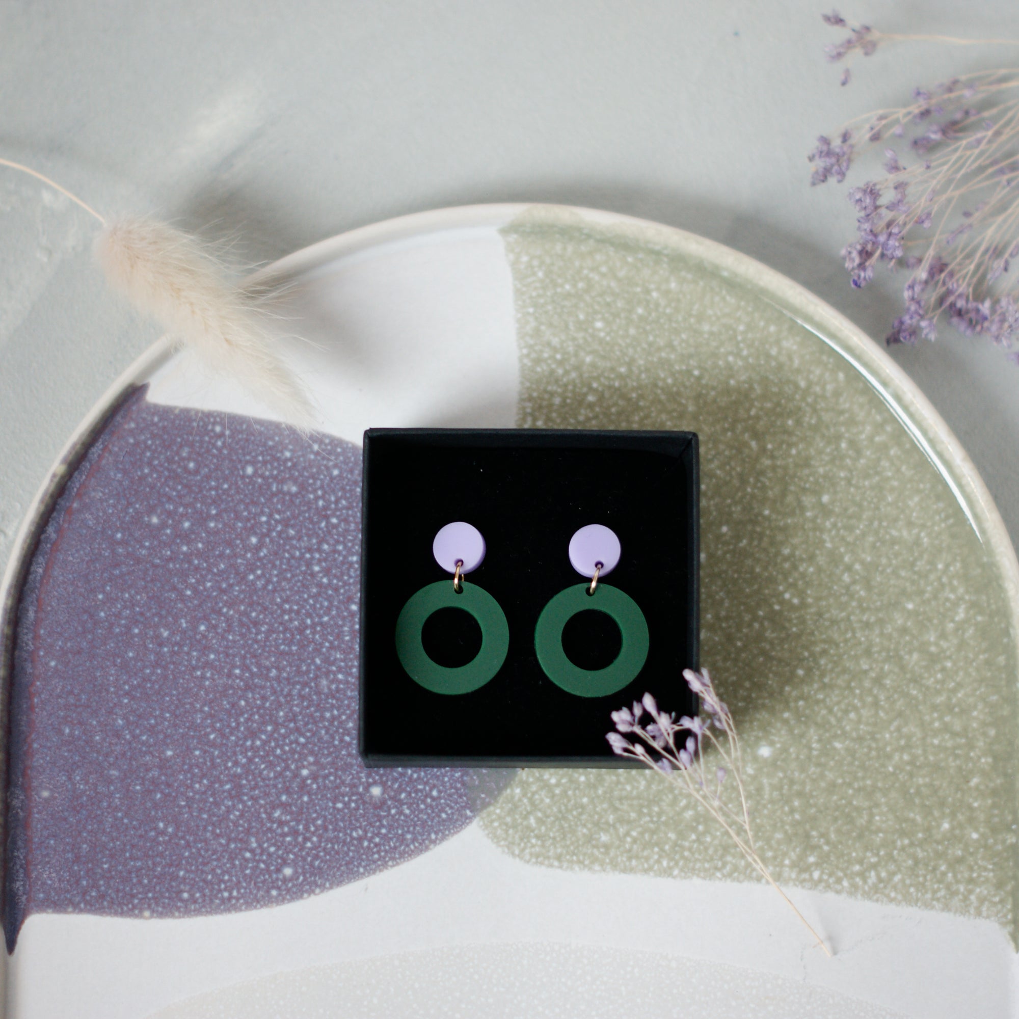 CIRCLE Bottle Green/Flieder - Ohrringe aus Acryl