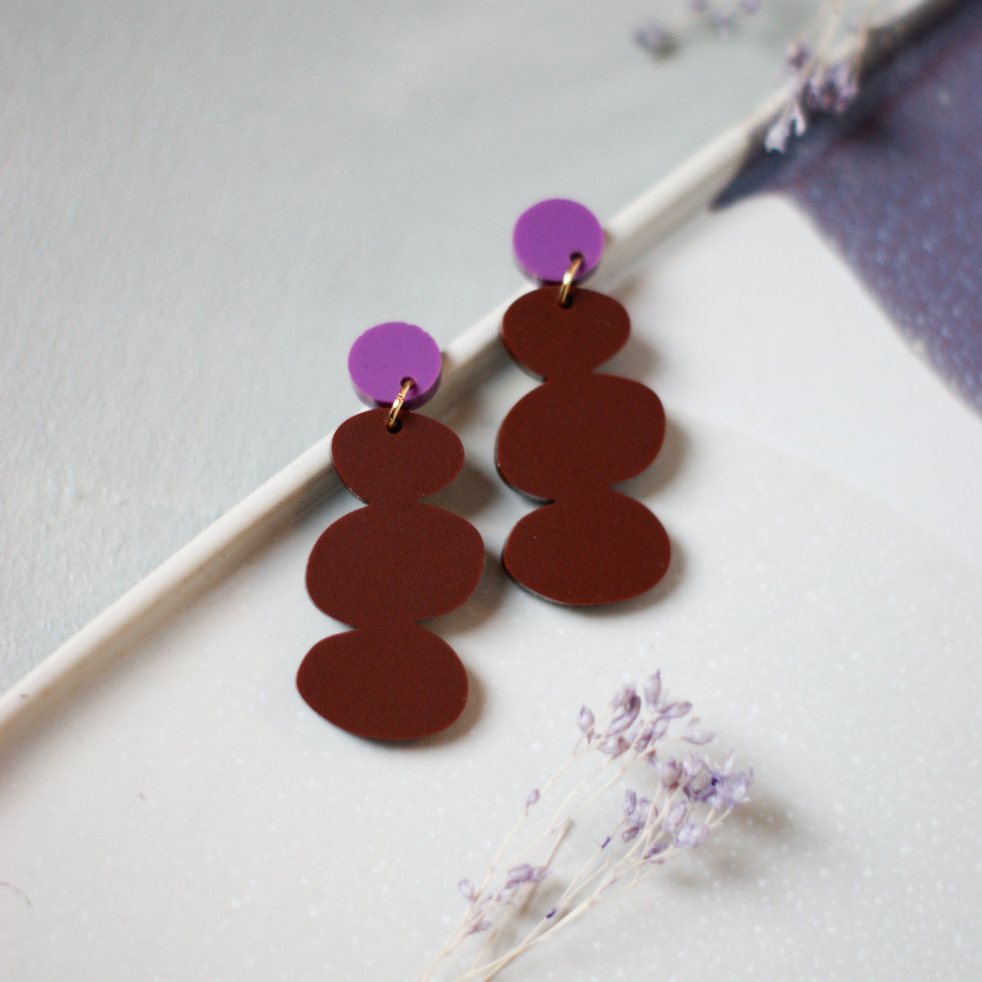 PEBBLE Chocolate/Lila - Ohrringe aus Acryl