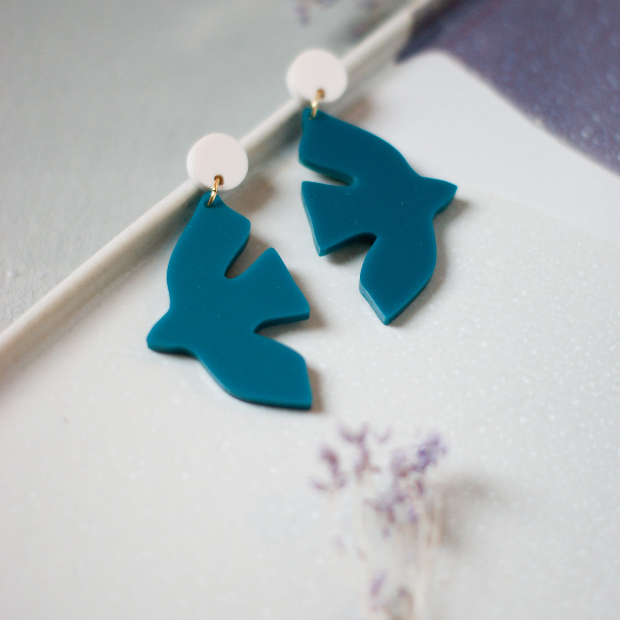 BIRDIE Petrol/Weiß - Ohrringe aus Acryl