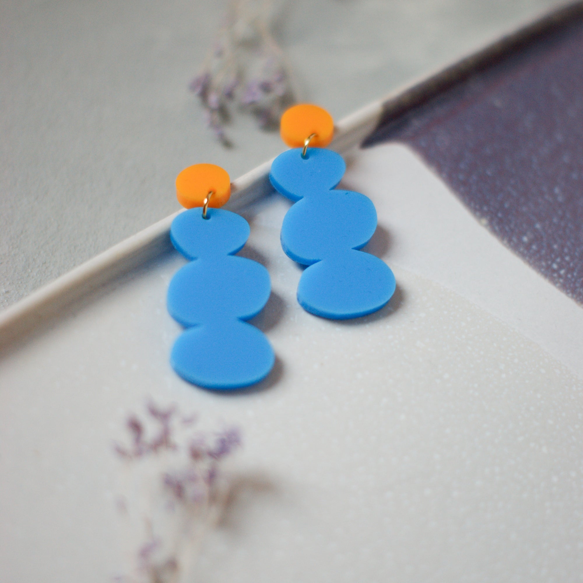 PEBBLE Himmelblau/Orange - Ohrringe aus Acryl