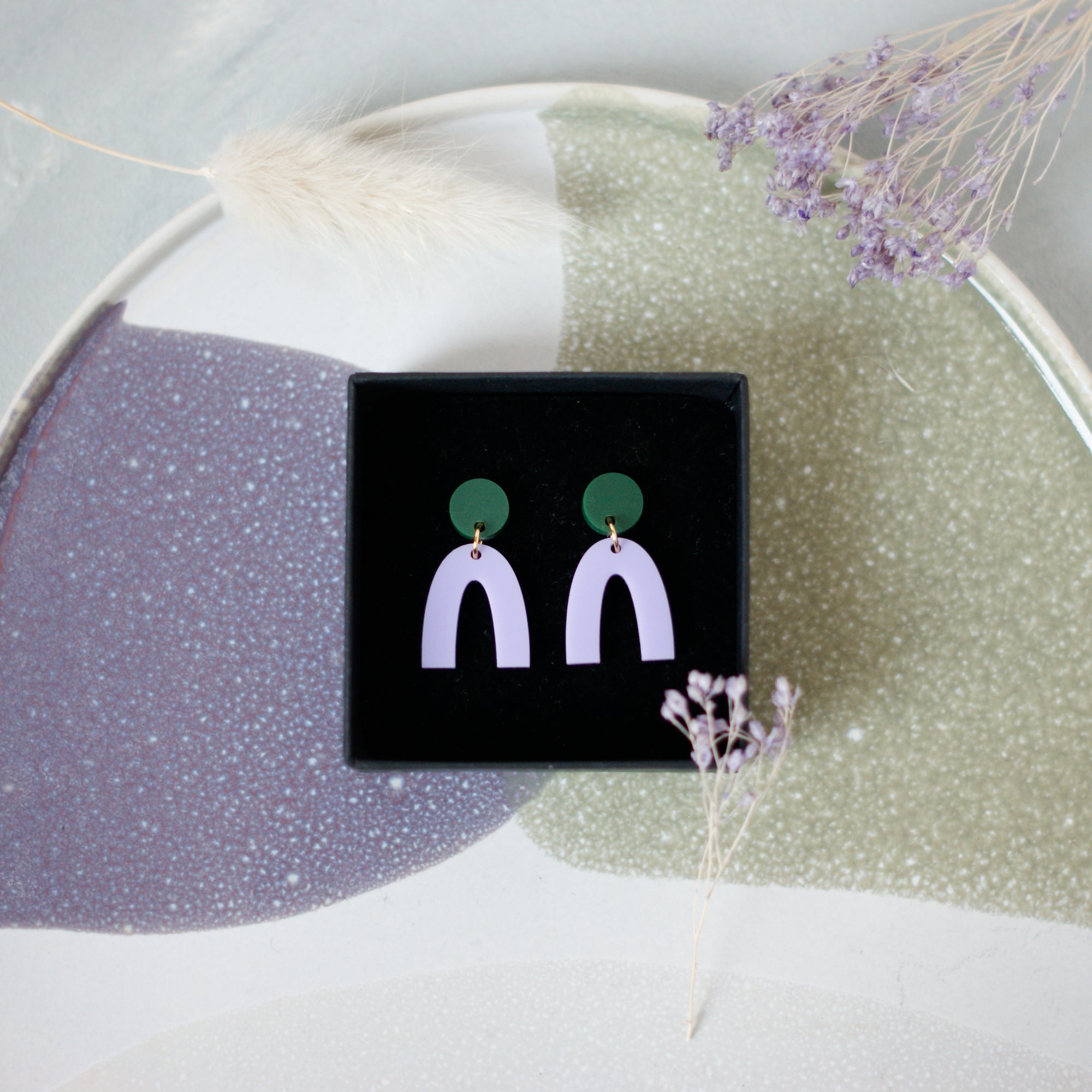 ARCHIE Flieder/Bottle Green - Ohrringe aus Acryl