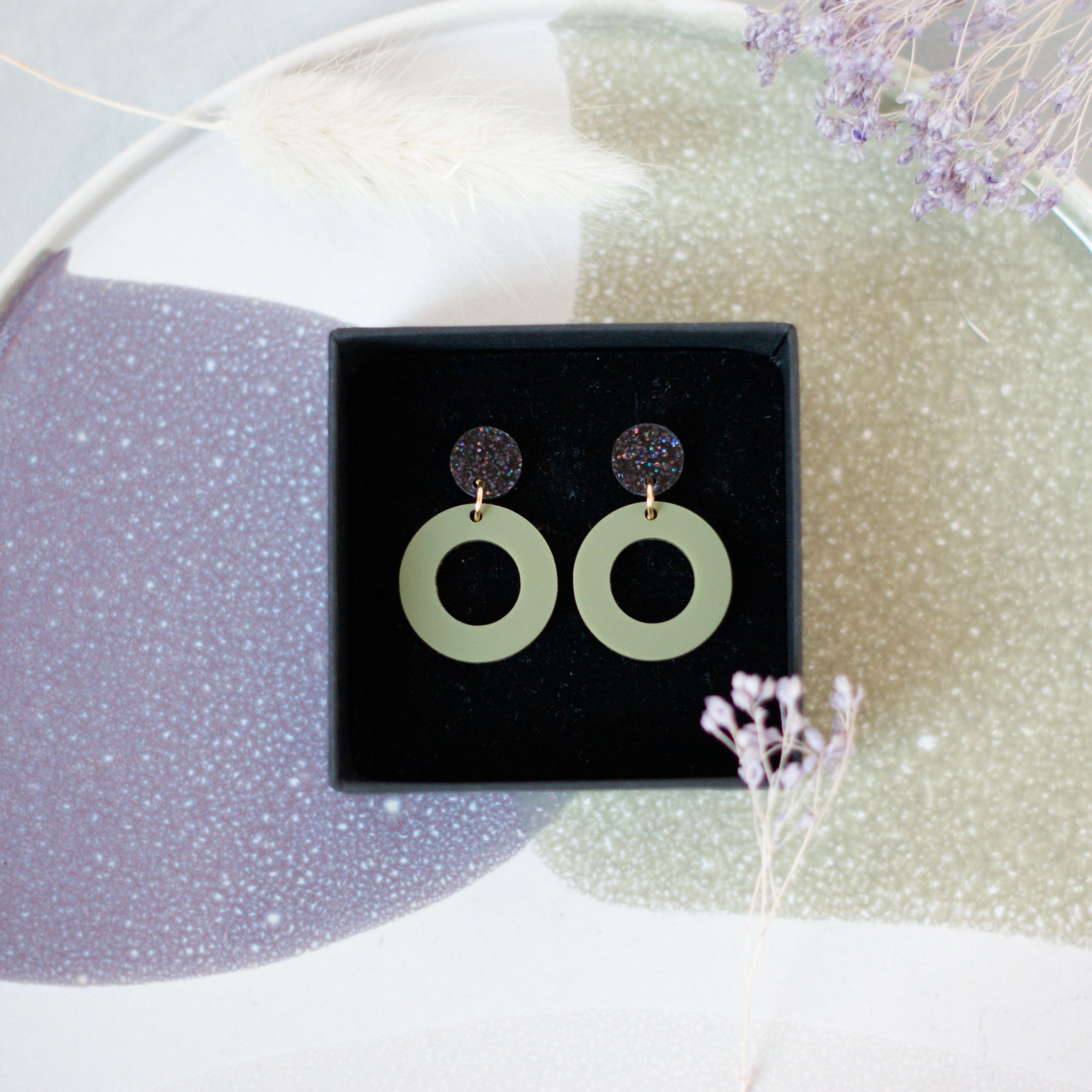 CIRCLE Olive/Galaxy Glitter - Ohrringe aus Acryl