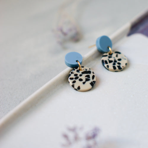 DOTS Schwarz Weiß/Jeansblau - Ohrringe aus Acryl