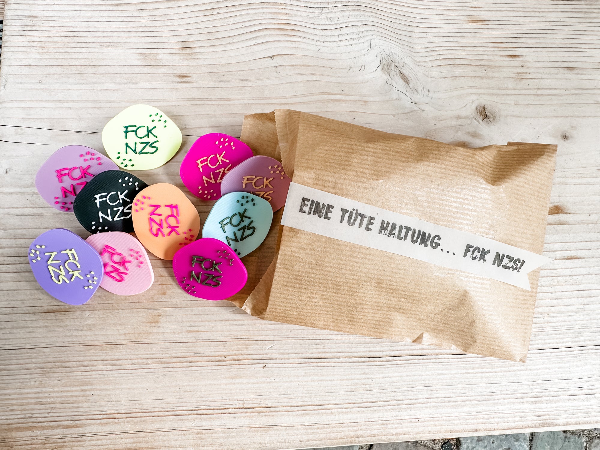 Eine Tüte Haltung - 10 Stück FCK NZS Buttons