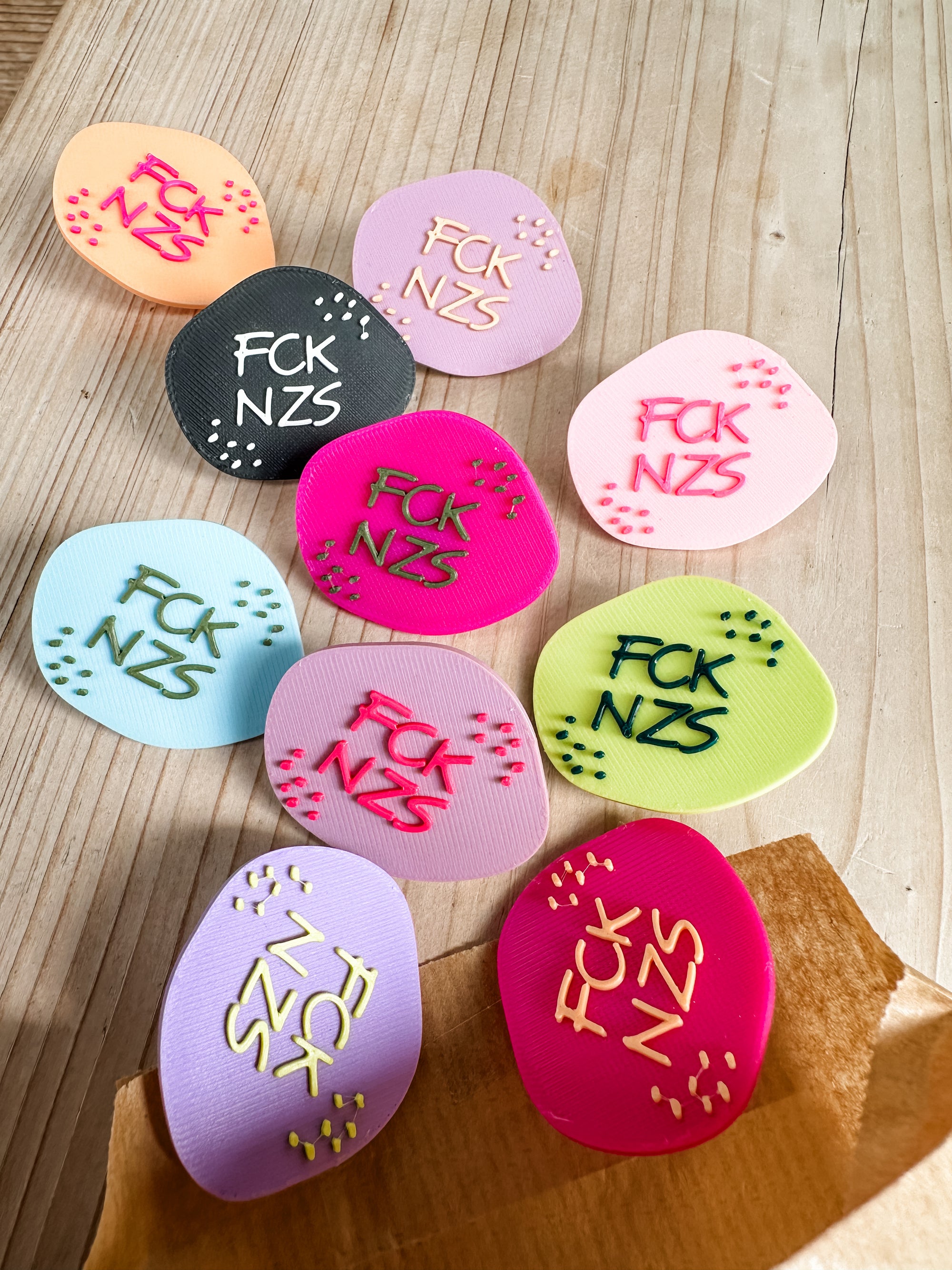 Eine Tüte Haltung - 10 Stück FCK NZS Buttons