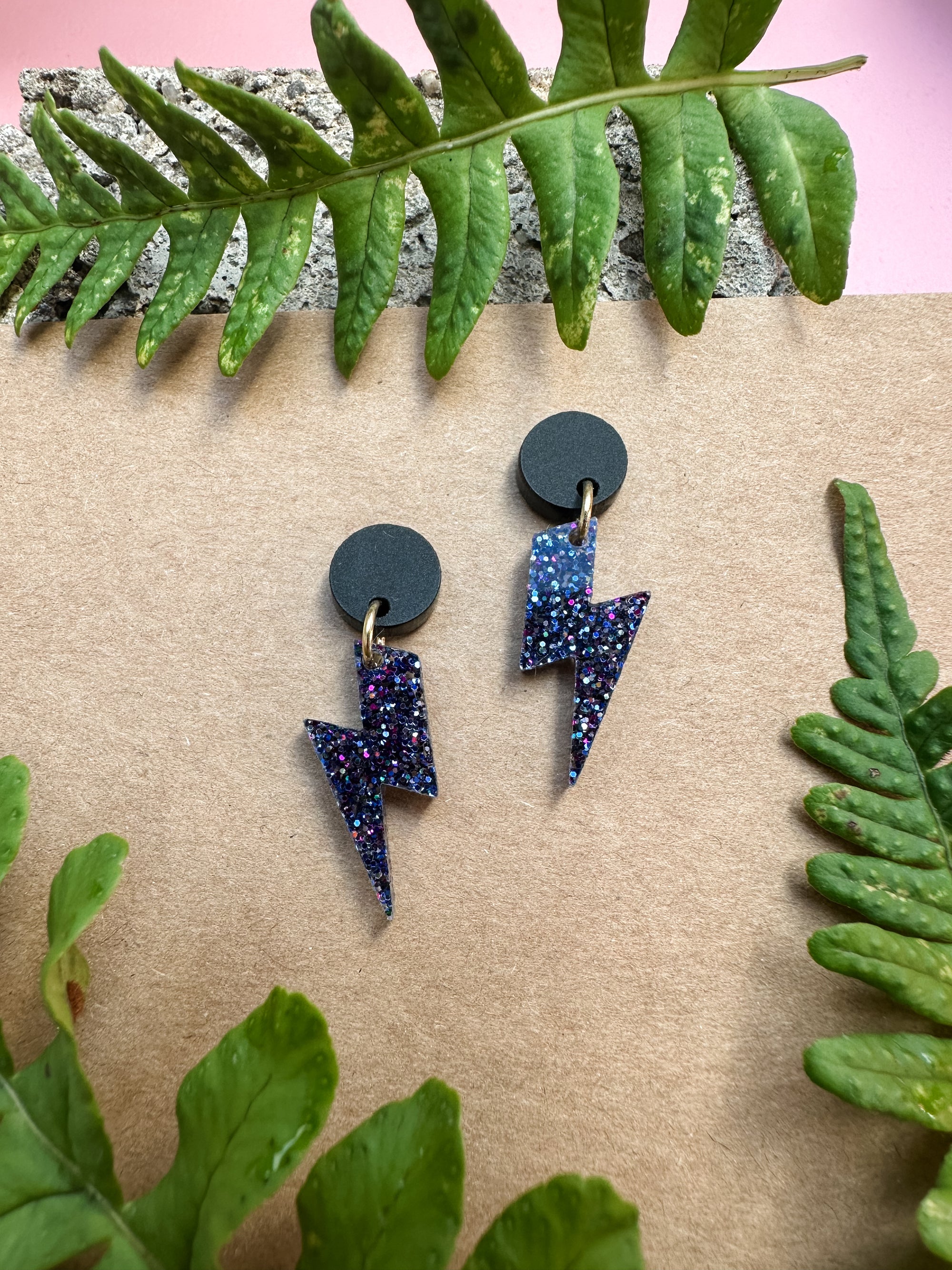 FLASH Purple Glitter/Schwarz - Ohrringe aus Acryl